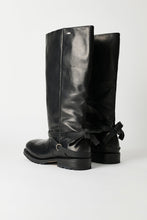 Load image into Gallery viewer, HIGH ENGINE BOOT / BLACK TENSILE CATTLE HIDE