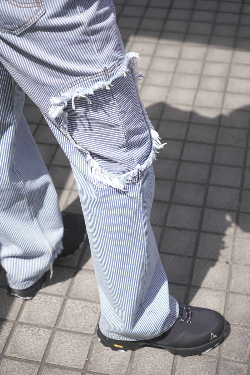 CIRCLE WINDOW JEANS / LIGHT WASH BLUE STRIPE [30% 할인]