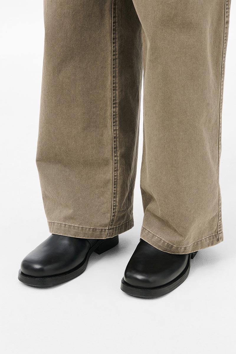 CAMION MULE / BLACK LEATHER
