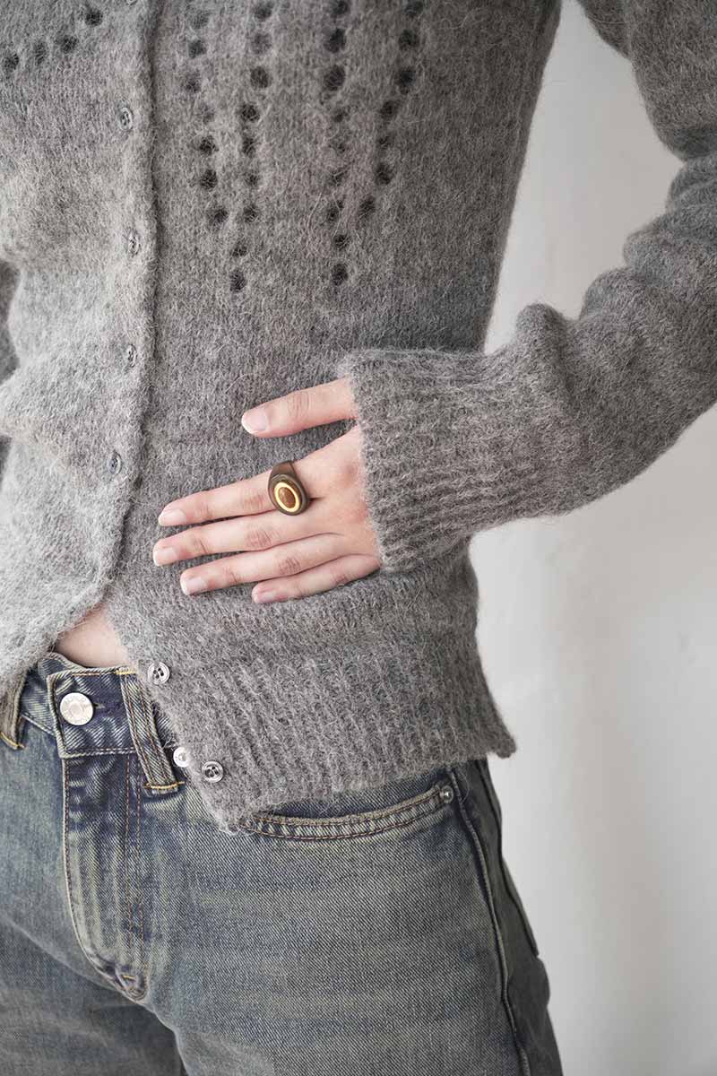 DOVE BUTTON CARDIGAN / GREY