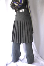 Load image into Gallery viewer, PLUGIN MIDI PLEAT SKIRT / GREY