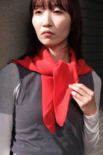 画像をギャラリービューアに読み込む, PRIMA WOOL TRIANGLE SCARF / RED