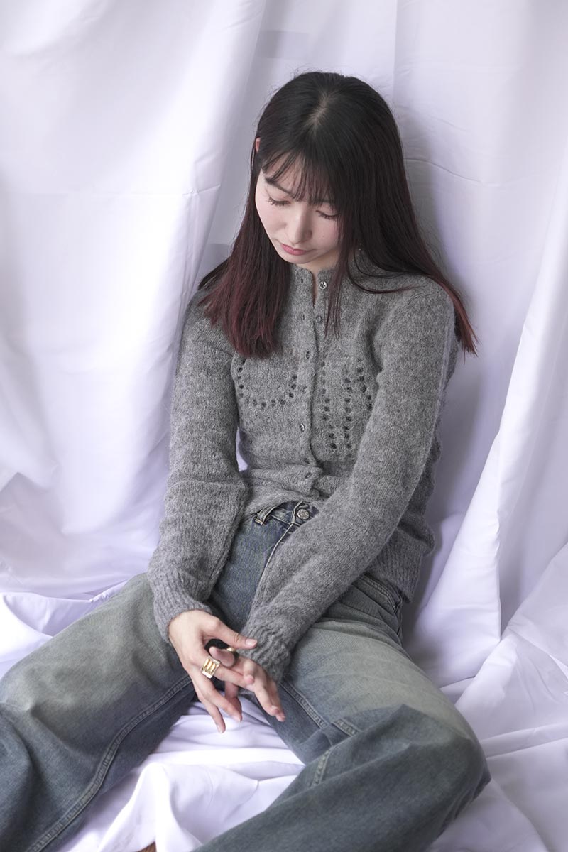 DOVE BUTTON CARDIGAN / GREY