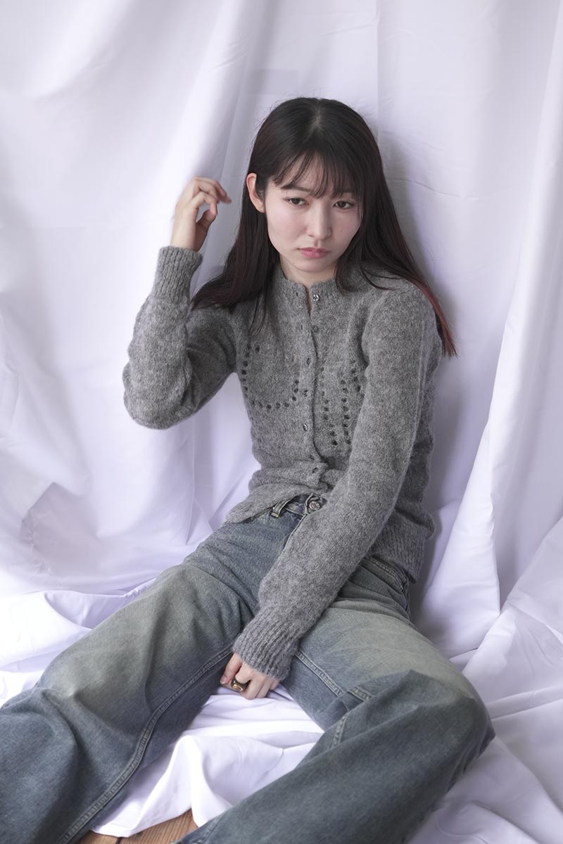 DOVE BUTTON CARDIGAN / GREY