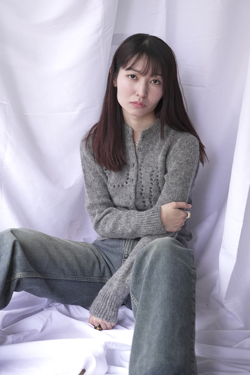 DOVE BUTTON CARDIGAN / GREY