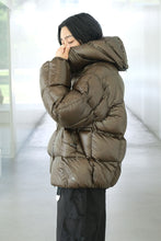 Load image into Gallery viewer, CUBE 650 FILL POWER DOWN JACKET / DARK GREEN