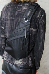 TRIANGLE SLING BAG S .12 / BLACK