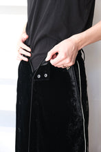 Load image into Gallery viewer, VELVET TRANSFORM EASY TRACK PANTS .12 / BLACK