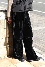 Load image into Gallery viewer, VELVET TRANSFORM EASY TRACK PANTS .12 / BLACK