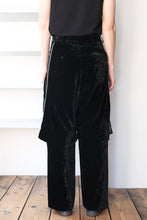 Load image into Gallery viewer, VELVET TRANSFORM EASY TRACK PANTS .12 / BLACK