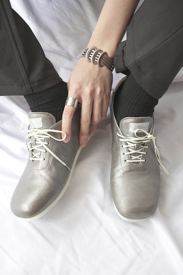 SNEAK IN / METALLIC OYSTER SHEEPSKIN