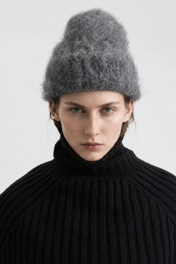 FUZZY BEANIE / CHARCOAL ALPACA