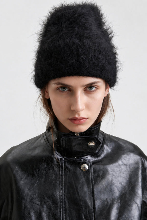 FUZZY BEANIE / BLACK ALPACA