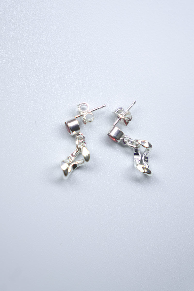 RED VINE STUDS EARRINGS / SILVER PLATED