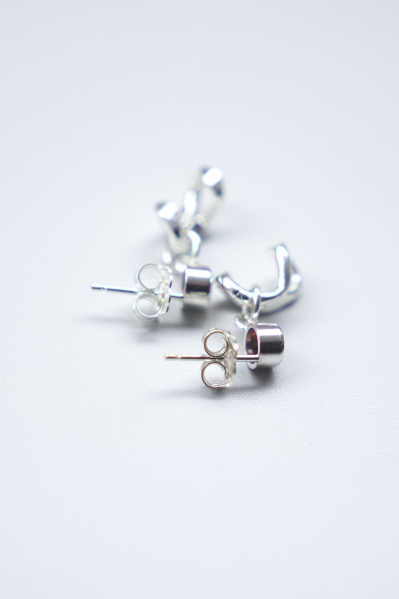 RED VINE STUDS EARRINGS / SILVER PLATED