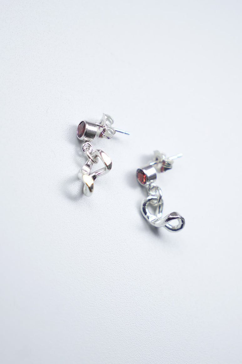RED VINE STUDS EARRIGS / SILVER PLATED