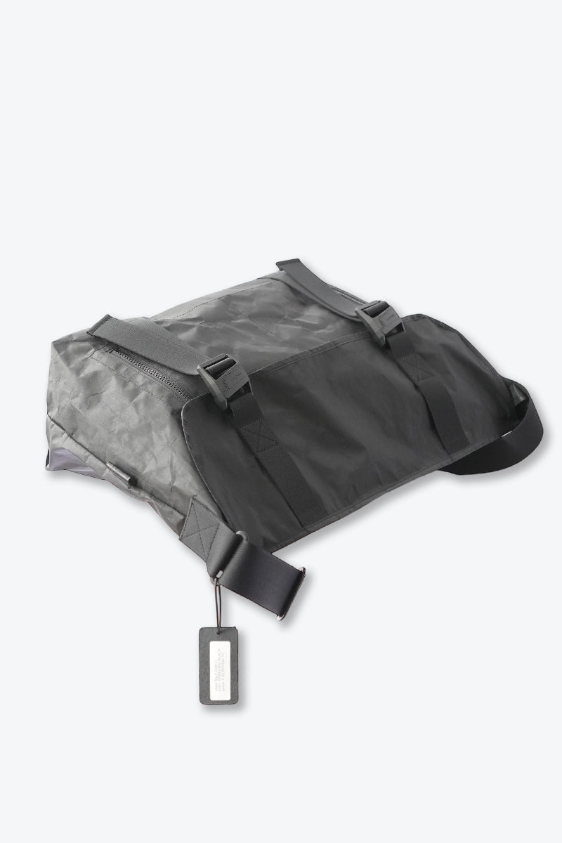 DYNEEMA MESSENGER BAG (L) / BLACK