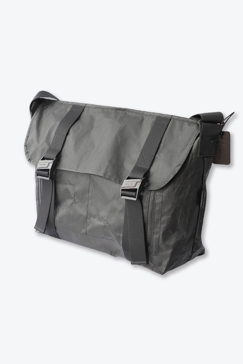DYNEEMA MESSENGER BAG (L) / BLACK