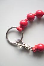 Load image into Gallery viewer, DICKE PERLEN SHORT KEYHOLDER / RED
