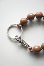 Load image into Gallery viewer, DICKE PERLEN SHORT KEYHOLDER / MOCCA