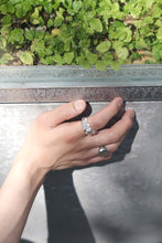 Load image into Gallery viewer, RAUK RING NARROW / CARVED SILVER