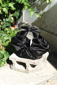 KIKU CROISSANT BAG / BLACK