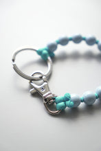 Load image into Gallery viewer, PERLEN SHORT KEYHOLDER / PASTELBLUE-TURQUISE