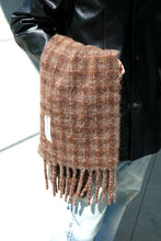 Load image into Gallery viewer, ESTATE SCARF / DORF CHECK FUZZY ALPACA