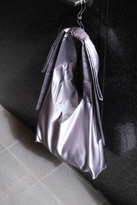 GABBY TOTE / SMOKE SILVER