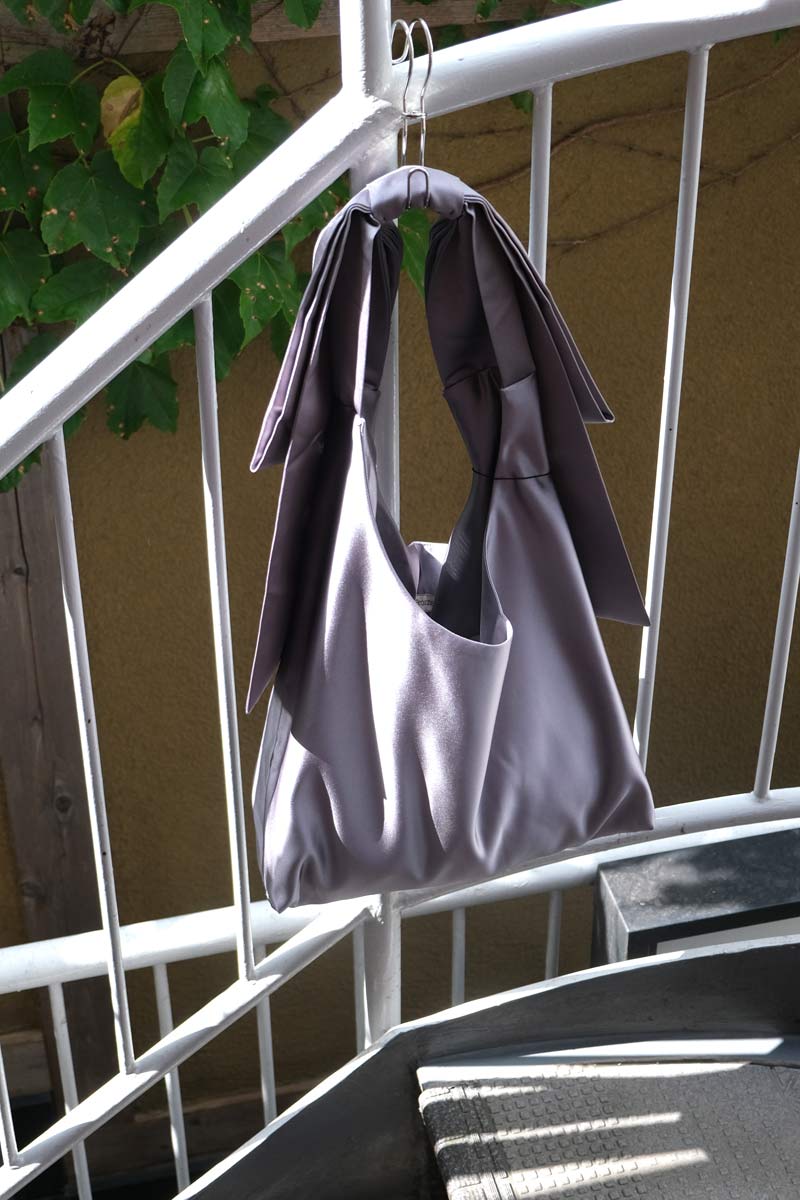 GABBY TOTE / SMOKE SILVER