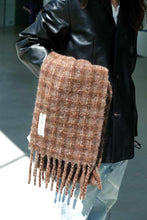 Load image into Gallery viewer, ESTATE SCARF / DORF CHECK FUZZY ALPACA