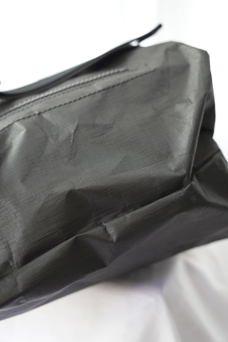 DYNEEMA MESSENGER BAG (L) / BLACK