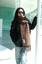 Load image into Gallery viewer, ESTATE SCARF / DORF CHECK FUZZY ALPACA