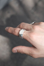 Load image into Gallery viewer, RAUK RING NARROW / CARVED SILVER