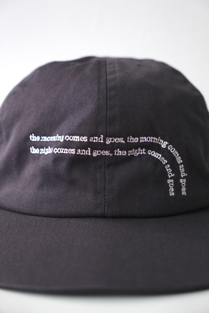 COMES CAP / BLACK×WHITE