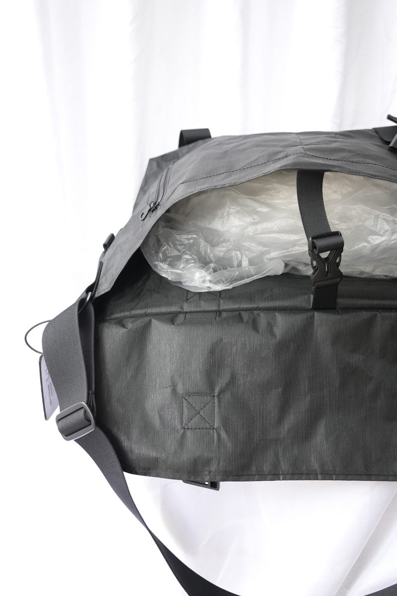 DYNEEMA MESSENGER BAG (L) / BLACK