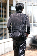 Load image into Gallery viewer, GABARDINE BODY BAG / BLACK 