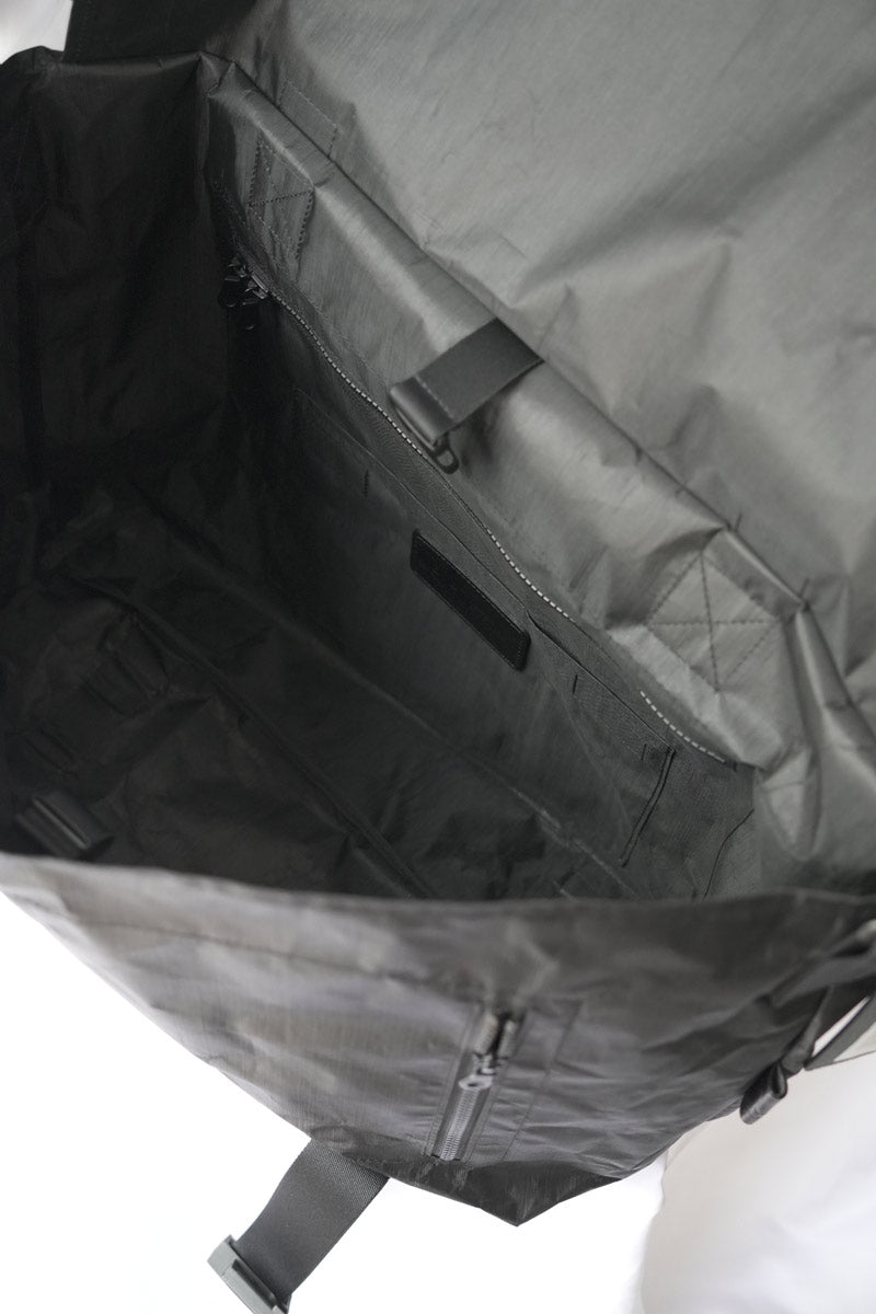 DYNEEMA MESSENGER BAG (L) / BLACK