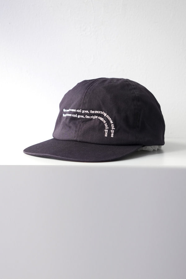 COMES CAP / BLACK×WHITE