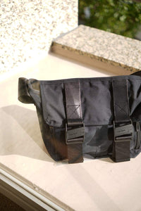 GABARDINE MESSENGER BAG (S) / BLACK