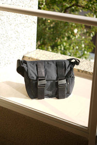 GABARDINE MESSENGER BAG (S) / BLACK