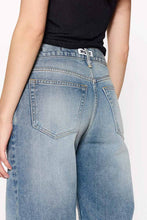 画像をギャラリービューアに読み込む, SHAKE JEANS / LIGHT BLUE CREASE