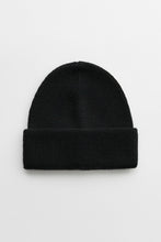 Load image into Gallery viewer, KNIT HAT / BLACK RUSTIC MERINO