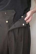 画像をギャラリービューアに読み込む, INVERTED PLEATS TROUSER VINTAGE GABADINE / BROWN [神戸店]