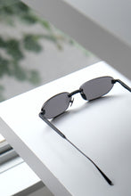 Load image into Gallery viewer, OVAL RIMLESS SUNGLASSES / BLACK