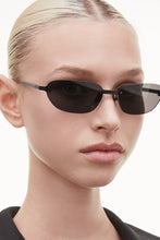 Load image into Gallery viewer, OVAL RIMLESS SUNGLASSES / BLACK