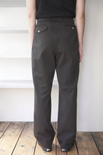画像をギャラリービューアに読み込む, INVERTED PLEATS TROUSER VINTAGE GABADINE / BROWN [神戸店]