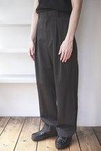 画像をギャラリービューアに読み込む, INVERTED PLEATS TROUSER VINTAGE GABADINE / BROWN [神戸店]