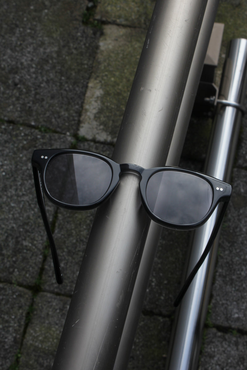 01M ROUND SUNGLASSES / DARK GRAY