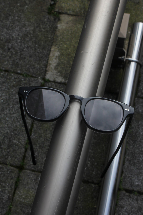 01M ROUND SUNGLASSES / DARK GRAY